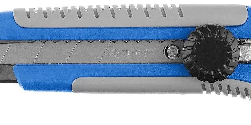 Нож  "ЭКСПЕРТ" с выдвижными сегментированными лезвиями,