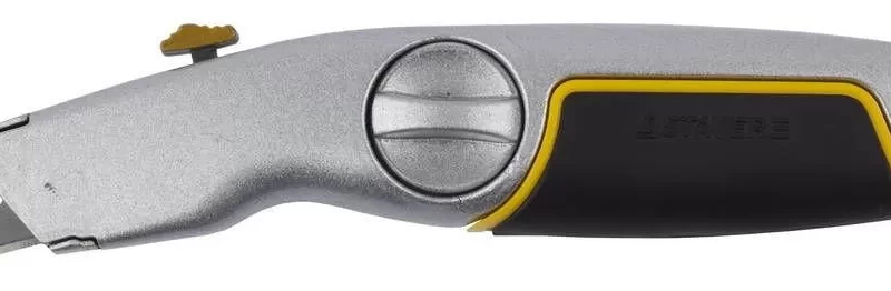 Нож STAYER "MASTER" металлический обрезиненный корпус, выдвижное лезвие